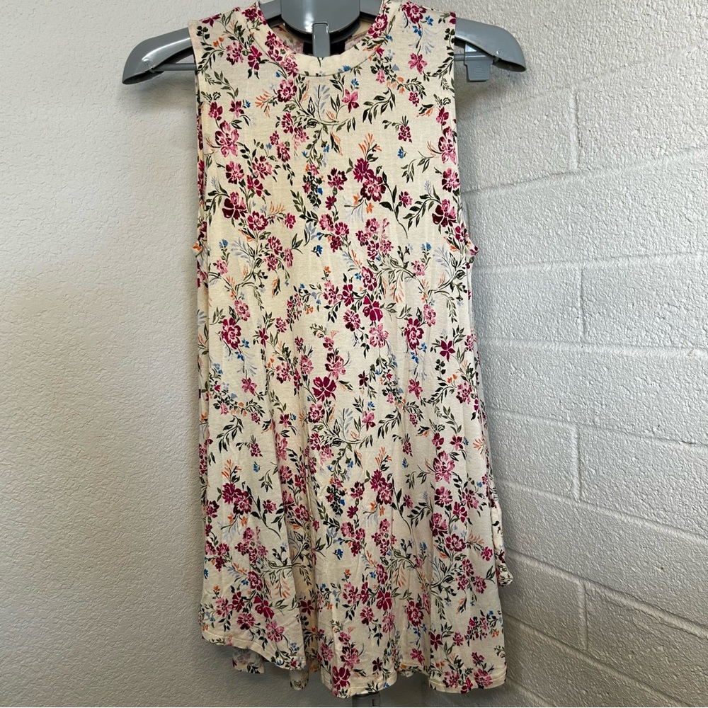 Soft Lightweight Summer, Relaxed Fit, Floral Flowy Swing Sleeveless Blouse